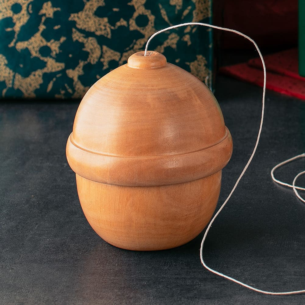 Portacuerda de Madera con Forma de Bellota