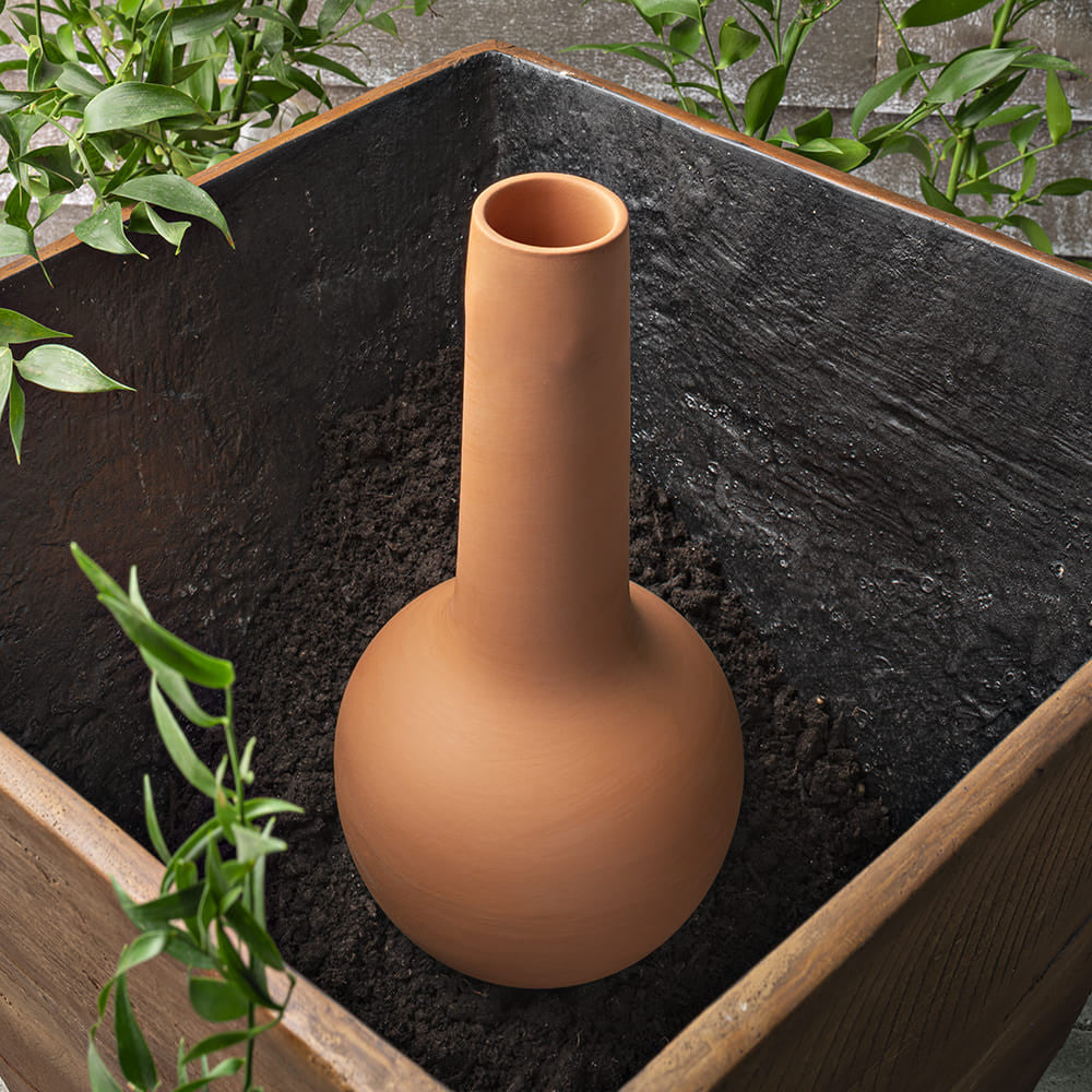 Gran hidratador de terracota para camas de jardín y maceteros