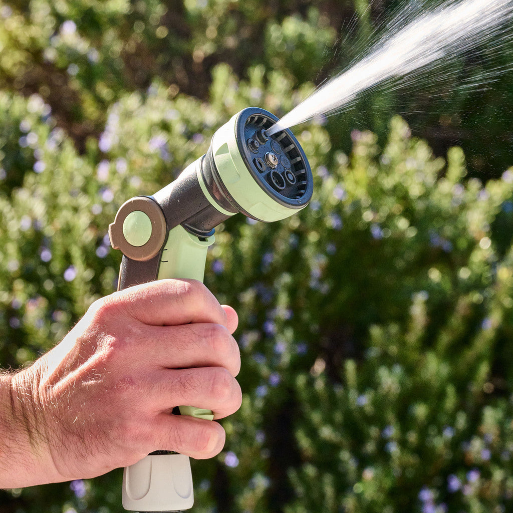 Boquilla de riego ajustable de 8 chorros con agarre ergonómico verde menta