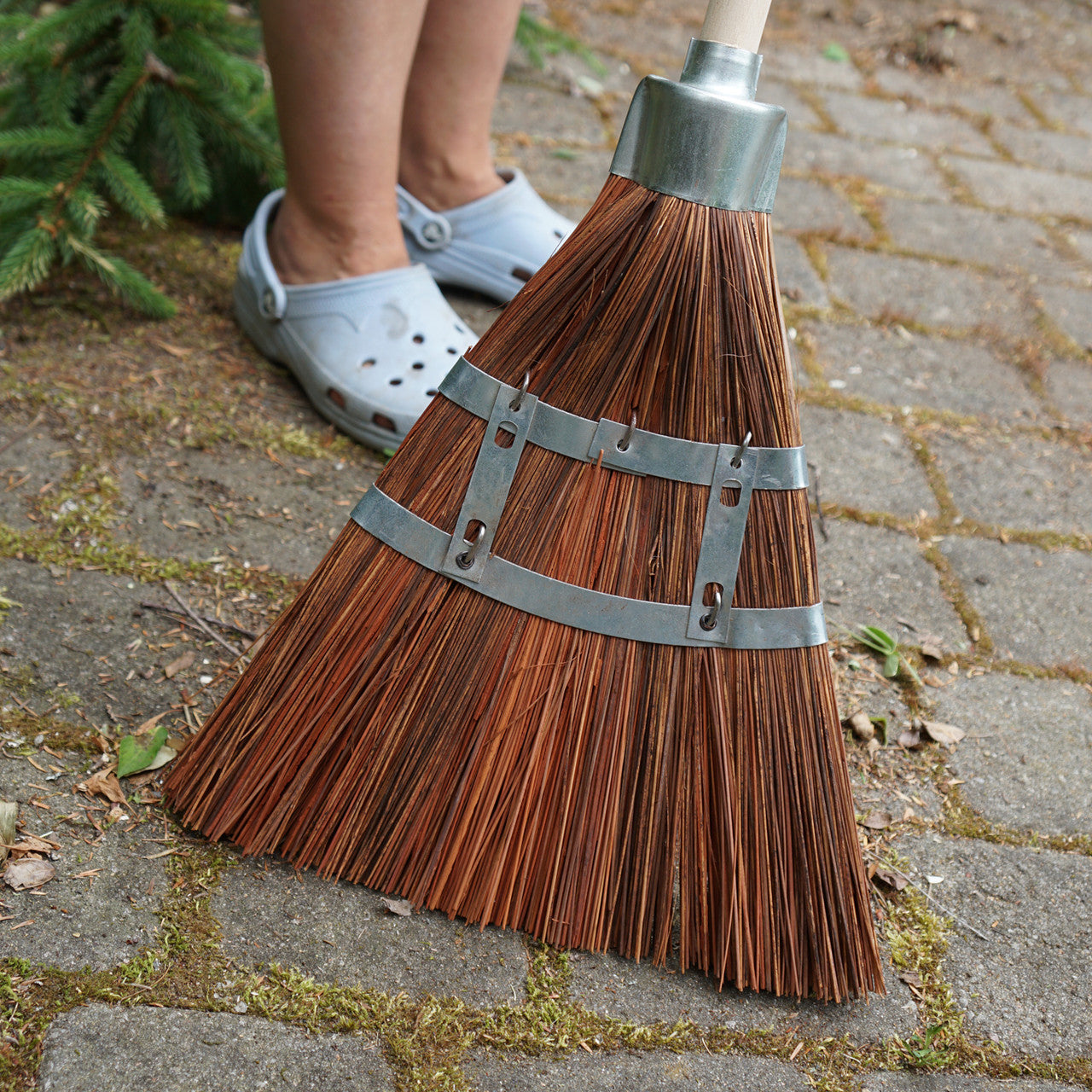 Escoba de cerdas de piaçava resistente para garaje y jardín, color marrón natural